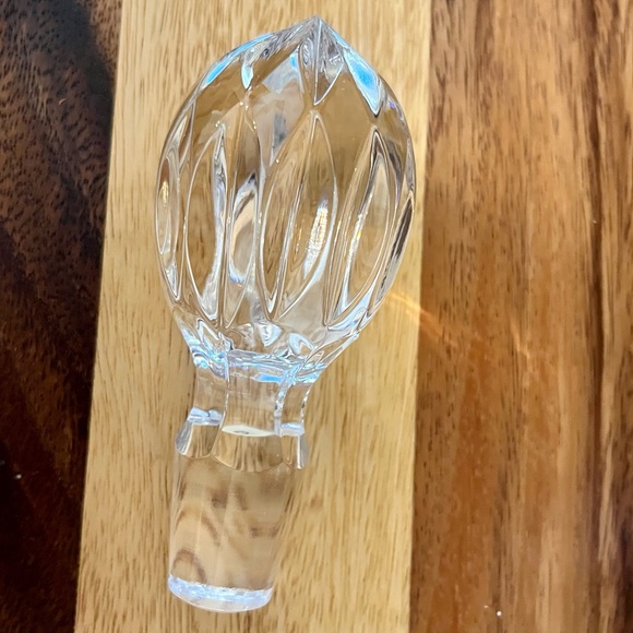 Gorgeous heavy crystal decanter - Picture 3 of 4